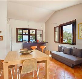 2 bedroom villa with jacuzzi & sea views, near Castellammare del Golfo, sleeps  4-5